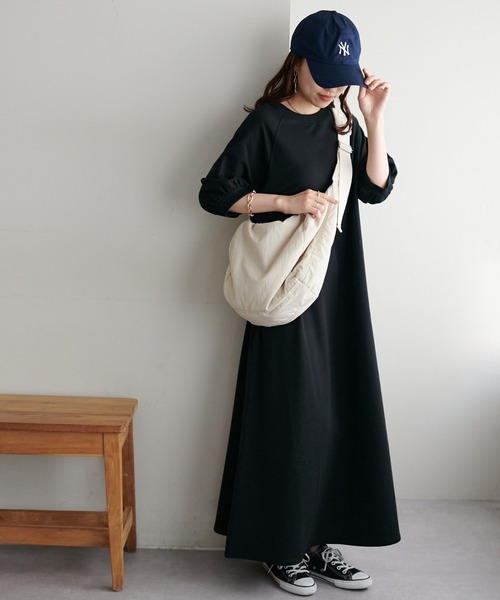 DISCOAT(ディスコート)の「【WEB限定】ラグラン袖ボリュームワンピース(ワンピース・レディース・ホワイト/グレイッシュベージュ/アイボリー/ブラック・MEDIUM)」の3枚目の写真