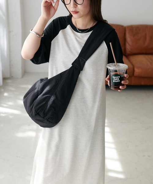 DISCOAT(ディスコート)の「【WEB限定】ラグラン袖ボリュームワンピース(ワンピース・レディース・ホワイト/グレイッシュベージュ/アイボリー/ブラック・MEDIUM)」の18枚目の写真