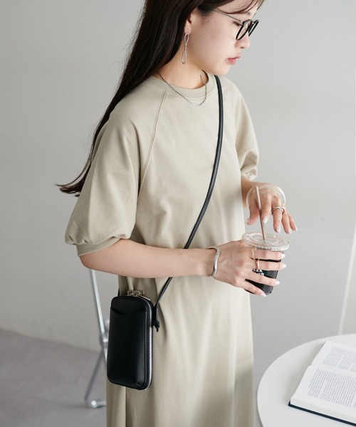 DISCOAT(ディスコート)の「【WEB限定】ラグラン袖ボリュームワンピース(ワンピース・レディース・ホワイト/グレイッシュベージュ/アイボリー/ブラック・MEDIUM)」の5枚目の写真