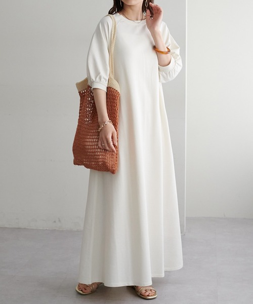 DISCOAT(ディスコート)の「【WEB限定】ラグラン袖ボリュームワンピース(ワンピース・レディース・ホワイト/グレイッシュベージュ/アイボリー/ブラック・MEDIUM)」の6枚目の写真