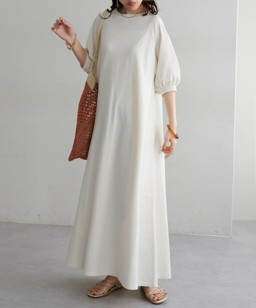 DISCOAT(ディスコート)の「【WEB限定】ラグラン袖ボリュームワンピース(ワンピース・レディース・ホワイト/グレイッシュベージュ/アイボリー/ブラック・MEDIUM)」の7枚目の写真