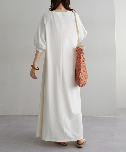 DISCOAT(ディスコート)の「【WEB限定】ラグラン袖ボリュームワンピース(ワンピース・レディース・ホワイト/グレイッシュベージュ/アイボリー/ブラック・MEDIUM)」の9枚目の写真