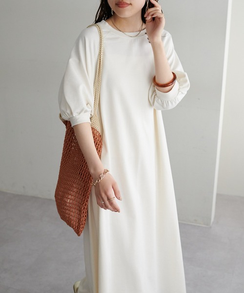 DISCOAT(ディスコート)の「【WEB限定】ラグラン袖ボリュームワンピース(ワンピース・レディース・ホワイト/グレイッシュベージュ/アイボリー/ブラック・MEDIUM)」の11枚目の写真