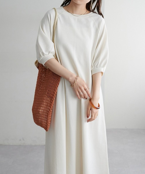 DISCOAT(ディスコート)の「【WEB限定】ラグラン袖ボリュームワンピース(ワンピース・レディース・ホワイト/グレイッシュベージュ/アイボリー/ブラック・MEDIUM)」の10枚目の写真