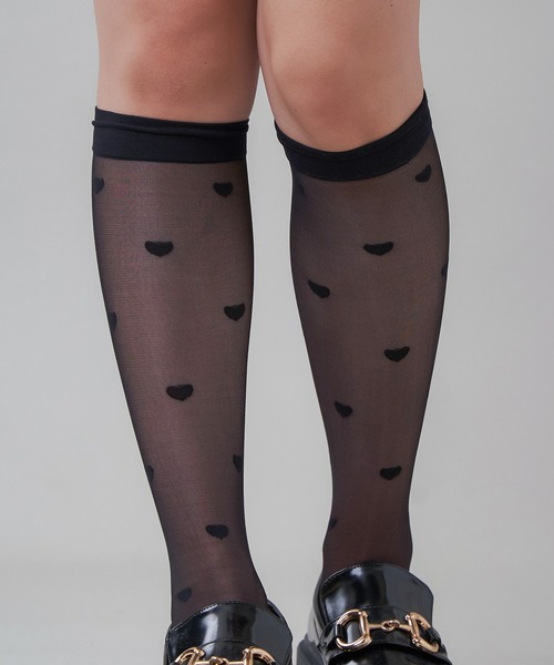 SPINNS（スピンズ）の「ハートデザイン ナイロンハイソックス（ソックス/靴下・レディース・ホワイト/ブラック・ONESIZE）」の5枚目の写真