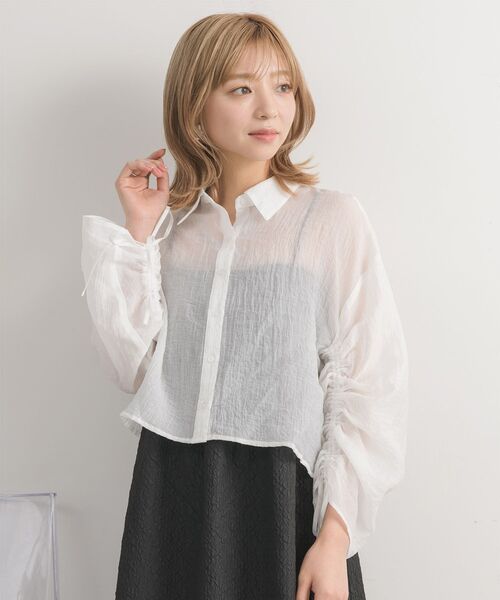 RETRO GIRL(レトロガール)の「袖シャーリングシアーSH(シャツ/ブラウス・レディース・ブルー/オフホワイト/グリーン/ピンク・FREE)」の2枚目の写真
