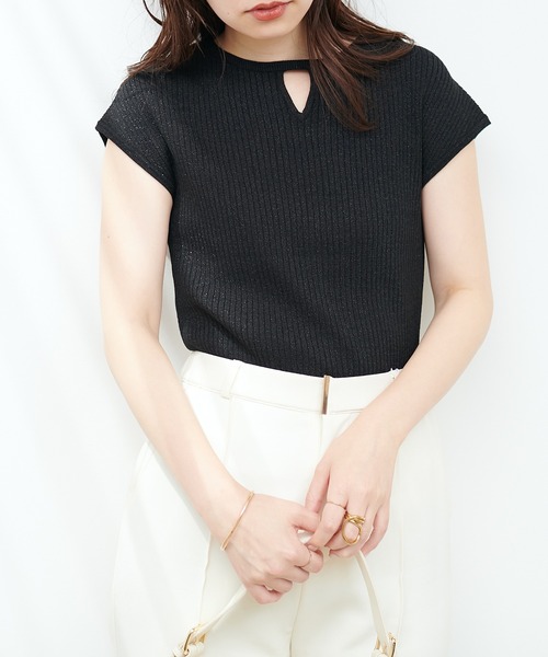 natural couture(ナチュラルクチュール)の「三角あき2WAYノースリラメニット(キャミソール・レディース・ブラック/グリーン/ラベンダー/レンガ/アイボリー・FREE)」の11枚目の写真