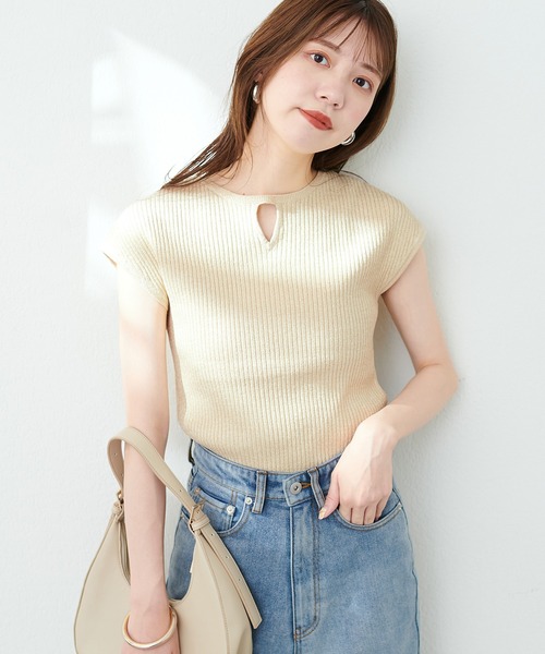 natural couture(ナチュラルクチュール)の「三角あき2WAYノースリラメニット(キャミソール・レディース・ブラック/グリーン/ラベンダー/レンガ/アイボリー・FREE)」の8枚目の写真