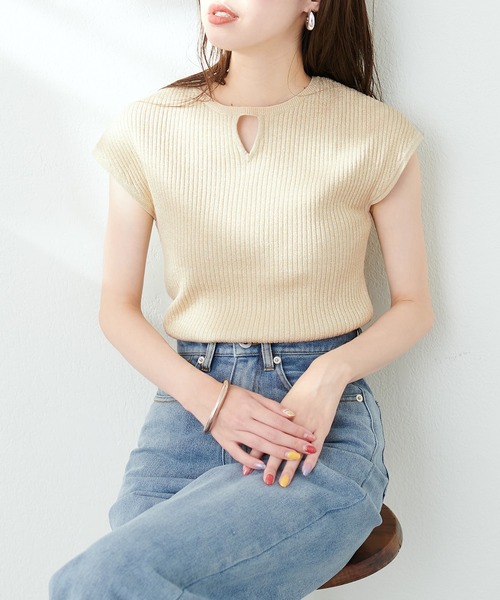 natural couture(ナチュラルクチュール)の「三角あき2WAYノースリラメニット(キャミソール・レディース・ブラック/グリーン/ラベンダー/レンガ/アイボリー・FREE)」の7枚目の写真