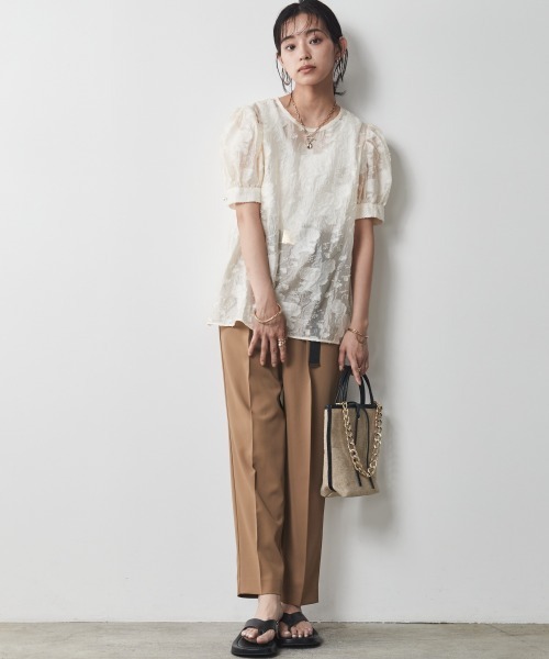 CHIC STYLE（シックスタイル）の「＜大きいサイズ＞カットジャガードパフスリーブブラウス シックスタイル（シャツ/ブラウス・レディース・ベージュ/ブラック・L/LL/3L/4L/5L）」の3枚目の写真