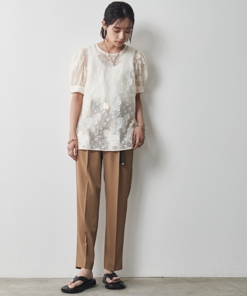 CHIC STYLE（シックスタイル）の「＜大きいサイズ＞カットジャガードパフスリーブブラウス シックスタイル（シャツ/ブラウス・レディース・ベージュ/ブラック・L/LL/3L/4L/5L）」の6枚目の写真