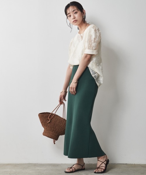 CHIC STYLE（シックスタイル）の「＜大きいサイズ＞カットジャガードパフスリーブブラウス シックスタイル（シャツ/ブラウス・レディース・ベージュ/ブラック・L/LL/3L/4L/5L）」の9枚目の写真