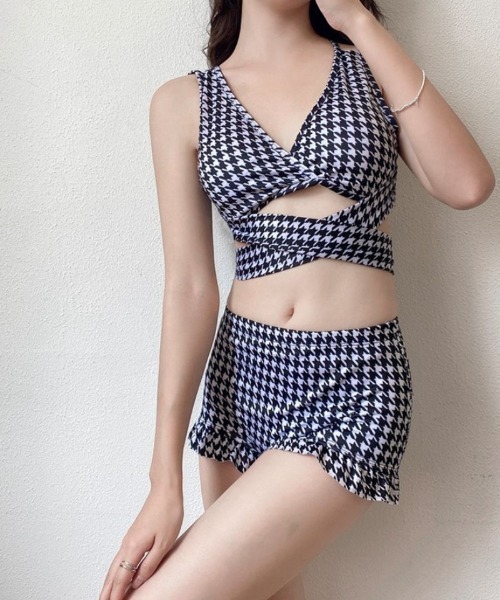Ritzy（リッツィー）の「千鳥柄フロントクロスハイウエストビキニ 水着（水着・レディース・ブラック・FREE）」の9枚目の写真