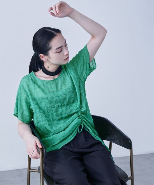 Fashion Letter(ファッションレター)の「サイドシャーリング 半袖ブラウス(Tシャツ/カットソー・レディース・ブラック/オフホワイト/グリーン/ブルー・M)」の3枚目の写真