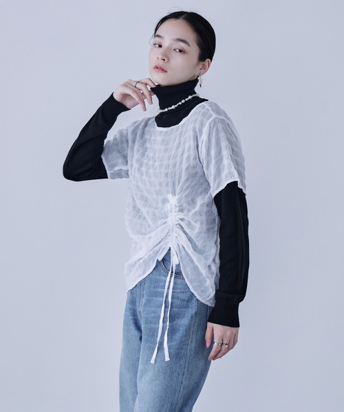Fashion Letter(ファッションレター)の「サイドシャーリング 半袖ブラウス(Tシャツ/カットソー・レディース・ブラック/オフホワイト/グリーン/ブルー・M)」の5枚目の写真