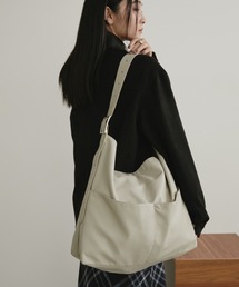 Aunt Marie's | フェイクレザーBIGショルダーバッグ【PC/A4サイズ収納可/通勤・通学にもオススメ】(ショルダーバッグ)