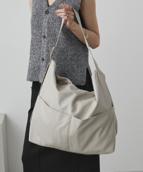 Aunt Marie's（アントマリーズ）の「フェイクレザーBIGショルダーバッグ【PC/A4サイズ収納可/通勤・通学にもオススメ】（ショルダーバッグ・レディース・キャメル/ブラック/ベージュ・FREE）」の13枚目の写真