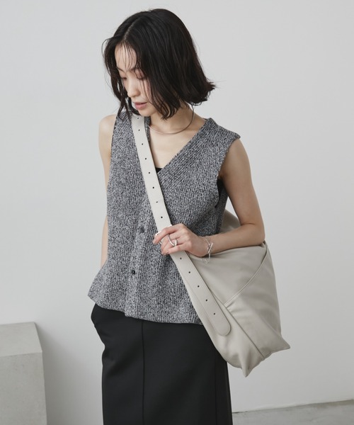 Aunt Marie's（アントマリーズ）の「フェイクレザーBIGショルダーバッグ【PC/A4サイズ収納可/通勤・通学にもオススメ】（ショルダーバッグ・レディース・キャメル/ブラック/ベージュ・FREE）」の12枚目の写真