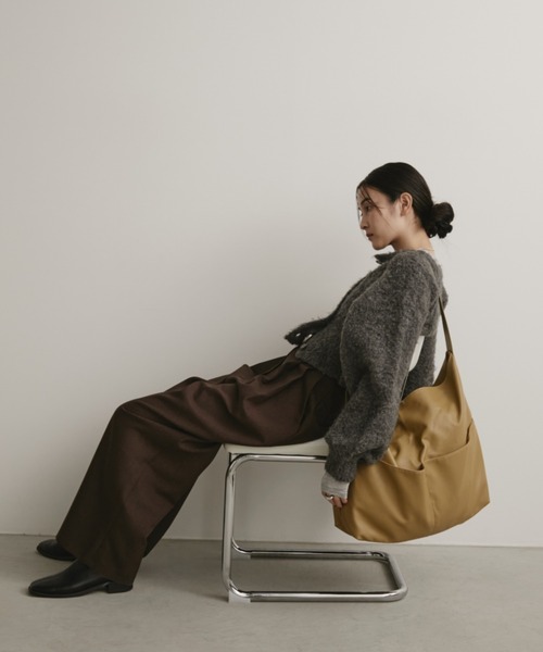 Aunt Marie's（アントマリーズ）の「フェイクレザーBIGショルダーバッグ【PC/A4サイズ収納可/通勤・通学にもオススメ】（ショルダーバッグ・レディース・キャメル/ブラック/ベージュ・FREE）」の19枚目の写真