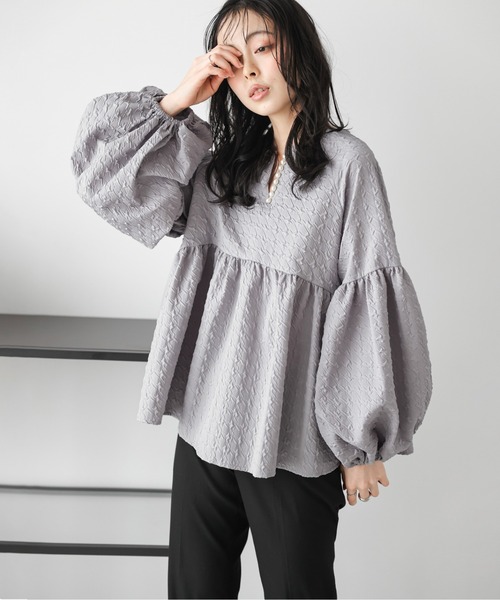 AMELY(エミリー)の「ボリューム袖ブラウス(シャツ/ブラウス・レディース・ブラック/ホワイト/グレー/ネイビー・フリー)」の4枚目の写真
