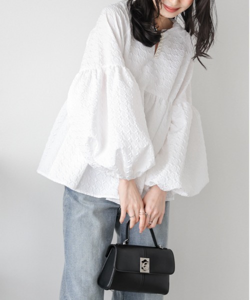 AMELY(エミリー)の「ボリューム袖ブラウス(シャツ/ブラウス・レディース・ブラック/ホワイト/グレー/ネイビー・フリー)」の16枚目の写真
