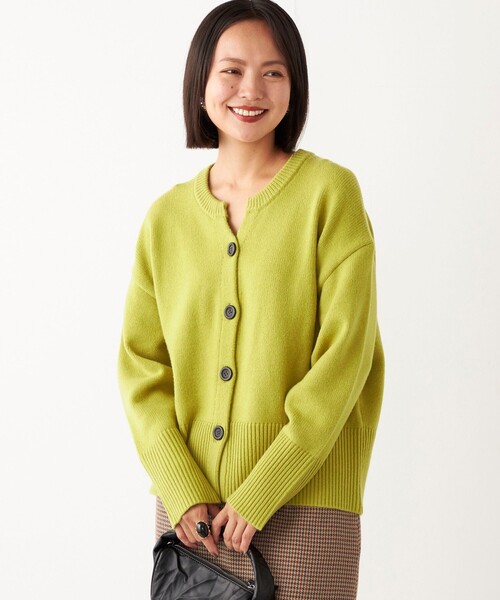 SHIPS Colors(シップス カラーズ)の「SHIPS Colors:〈手洗い可能〉フラッフィー キーネック カーディガン◇(カーディガン/ボレロ・レディース・ブルー/イエロー/ナチュラル/ブラック・ONE SIZE)」の4枚目の写真