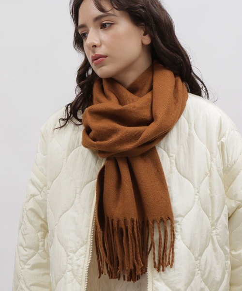 LAKOLE（ラコレ）の「カラバリ無地マフラー / 960790（マフラー・レディース・ライトグレー/ブラック/オフホワイト/イエロー/ブルー/ボルドー/サンドグレー/キャメル・FREE）」の7枚目の写真