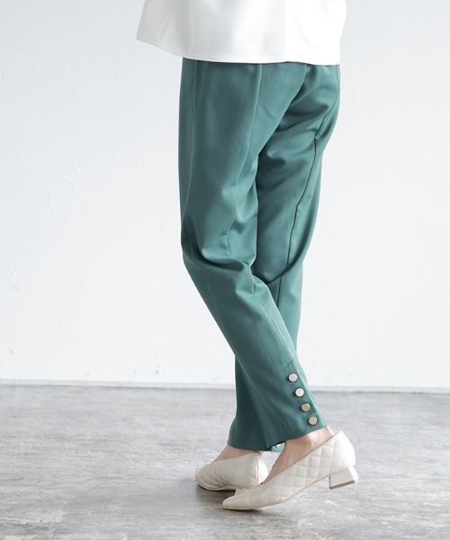 Pierrot(ピエロ)の「バックゴールドボタンデザインパンツ(その他パンツ・レディース・ブラック/ブルーグリーン/ベージュ・PM/M/L)」の1枚目の写真