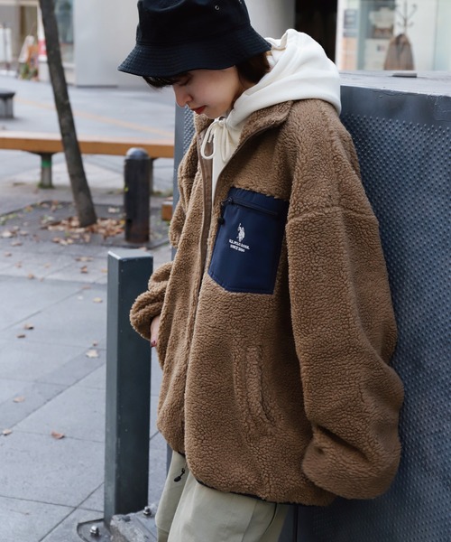 U.S. POLO ASSN.（ユーエスポロアッスン）の「【U.S.POLOASSN.】 オーバーサイズ ロゴ 刺繍 スタンド ボアジャケット（ブルゾン・レディース・オフホワイト/ネイビー/ブラック/ブラウン・X-LARGE/LARGE/MEDIUM）」の15枚目の写真