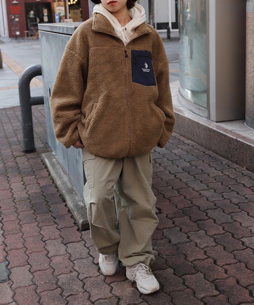 U.S. POLO ASSN.（ユーエスポロアッスン）の「【U.S.POLOASSN.】 オーバーサイズ ロゴ 刺繍 スタンド ボアジャケット（ブルゾン・レディース・オフホワイト/ネイビー/ブラック/ブラウン・X-LARGE/LARGE/MEDIUM）」の20枚目の写真