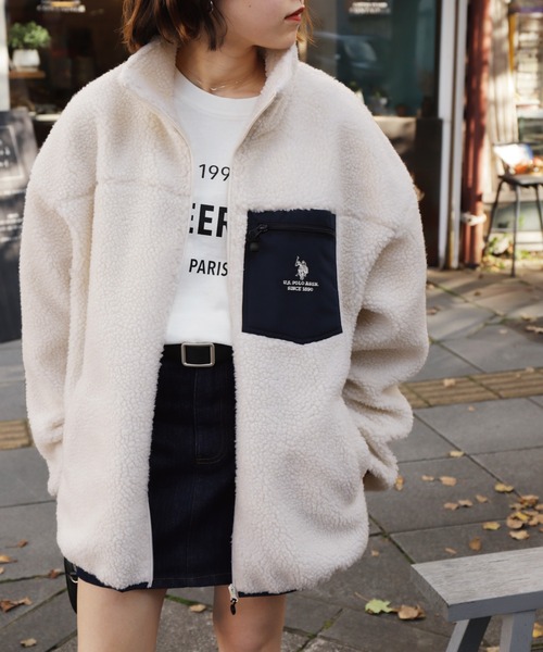 U.S. POLO ASSN.（ユーエスポロアッスン）の「【U.S.POLOASSN.】 オーバーサイズ ロゴ 刺繍 スタンド ボアジャケット（ブルゾン・レディース・オフホワイト/ネイビー/ブラック/ブラウン・X-LARGE/LARGE/MEDIUM）」の10枚目の写真