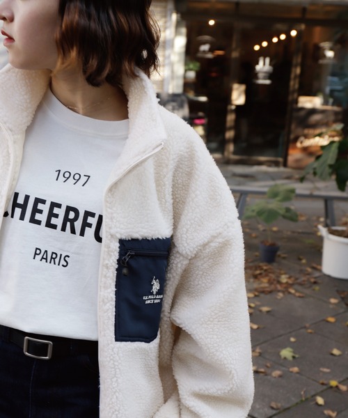 U.S. POLO ASSN.（ユーエスポロアッスン）の「【U.S.POLOASSN.】 オーバーサイズ ロゴ 刺繍 スタンド ボアジャケット（ブルゾン・レディース・オフホワイト/ネイビー/ブラック/ブラウン・X-LARGE/LARGE/MEDIUM）」の13枚目の写真