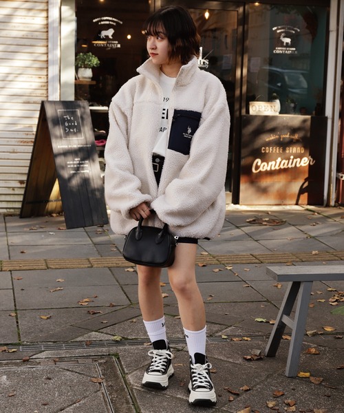 U.S. POLO ASSN.（ユーエスポロアッスン）の「【U.S.POLOASSN.】 オーバーサイズ ロゴ 刺繍 スタンド ボアジャケット（ブルゾン・レディース・オフホワイト/ネイビー/ブラック/ブラウン・X-LARGE/LARGE/MEDIUM）」の8枚目の写真