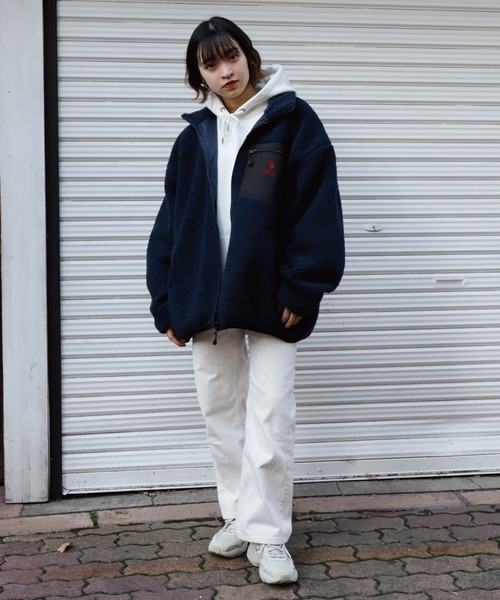 U.S. POLO ASSN.（ユーエスポロアッスン）の「【U.S.POLOASSN.】 オーバーサイズ ロゴ 刺繍 スタンド ボアジャケット（ブルゾン・レディース・オフホワイト/ネイビー/ブラック/ブラウン・X-LARGE/LARGE/MEDIUM）」の7枚目の写真