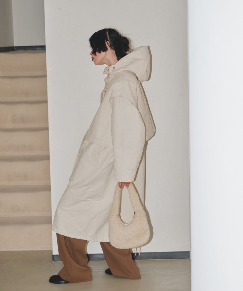 TODAYFUL（トゥデイフル）の「TODAYFUL Oval Boa Bag 12321003（ハンドバッグ・レディース・ホワイト/ブラック・FREE）」の4枚目の写真
