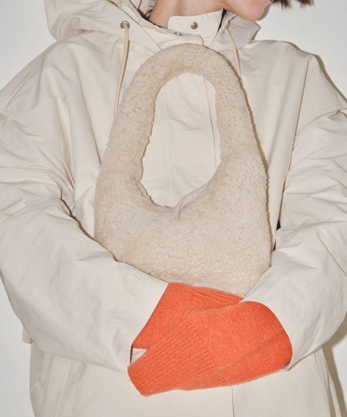 TODAYFUL（トゥデイフル）の「TODAYFUL Oval Boa Bag 12321003（ハンドバッグ・レディース・ホワイト/ブラック・FREE）」の3枚目の写真