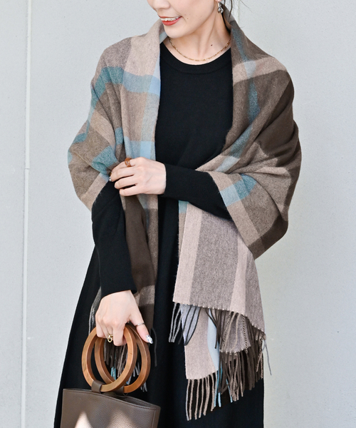 B.C STOCK（ベーセーストック）の「チェックマフラー（マフラー・レディース・ブラック/ネイビー/ブラウン/チャコールグレー・FREE）」の3枚目の写真