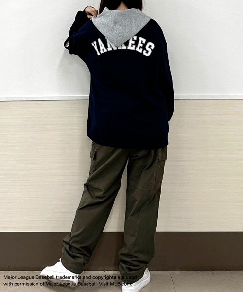 MLB(メジャーリーグベースボール)の「MLB オーバーサイズクルーネックスウェット(スウェット・メンズ・グレー/オートミール/ブラウン/ネイビー/ブラック・L/XL/M)」の21枚目の写真