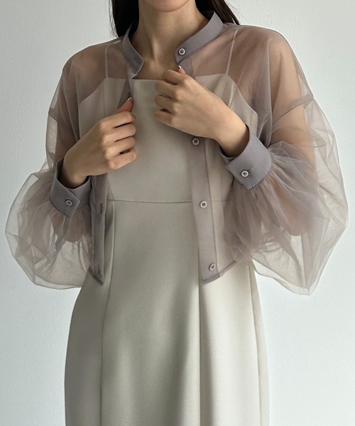 Louere(ルエレ)の「チュールボリュームスリーブショート丈シャツ(シャツ/ブラウス・レディース・ブラック/アイボリー/コーラル/ベージュ/グレー・SMALL/X-LARGE/LARGE/MEDIUM)」の3枚目の写真