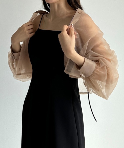 Louere(ルエレ)の「チュールボリュームスリーブショート丈シャツ(シャツ/ブラウス・レディース・ブラック/アイボリー/コーラル/ベージュ/グレー・SMALL/X-LARGE/LARGE/MEDIUM)」の12枚目の写真