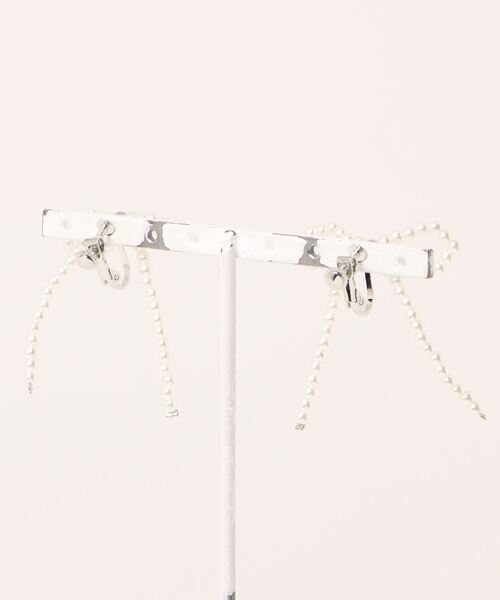 one after another NICE CLAUP(ワンアフターアナザーナイスクラップ)の「シルバーパールリボンピアス/イヤリング(イヤリング・レディース・シルバー/シルバー系その他・FREE)」の4枚目の写真