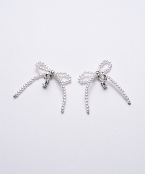 one after another NICE CLAUP(ワンアフターアナザーナイスクラップ)の「シルバーパールリボンピアス/イヤリング(イヤリング・レディース・シルバー/シルバー系その他・FREE)」の2枚目の写真