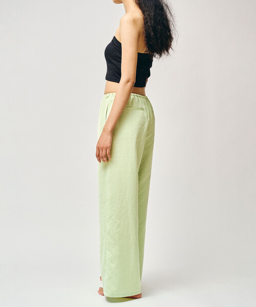 Bshop(ビショップ)の「BRACCAE | サテン ワイドパンツ WOMEN(その他パンツ・レディース・イエロー系その他/サックスブルー/ベージュ/ダークネイビー・1)」の10枚目の写真