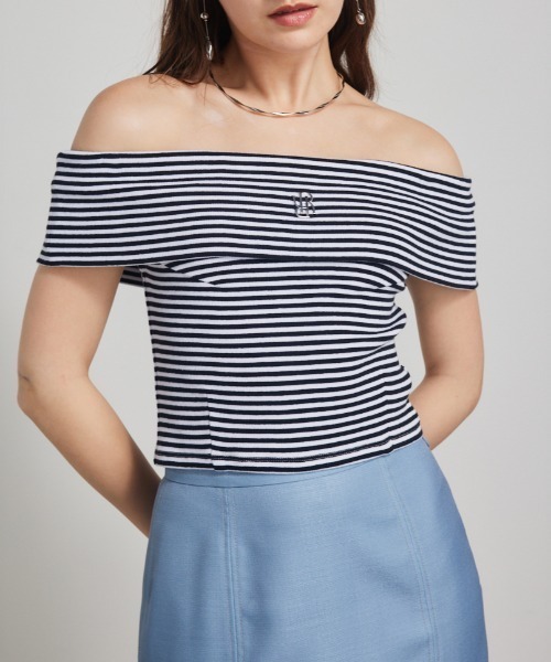 rienda(リエンダ)の「Rモチーフプレートカットトップス 夏服 半袖(Tシャツ/カットソー・レディース・ホワイト/ブラック系その他/ブラック/ブルー系その他/ベージュ系その他・FREE)」の3枚目の写真