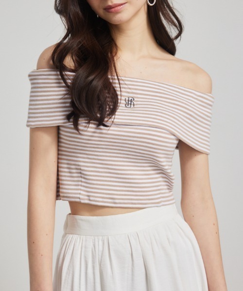 rienda(リエンダ)の「Rモチーフプレートカットトップス 夏服 半袖(Tシャツ/カットソー・レディース・ホワイト/ブラック系その他/ブラック/ブルー系その他/ベージュ系その他・FREE)」の4枚目の写真
