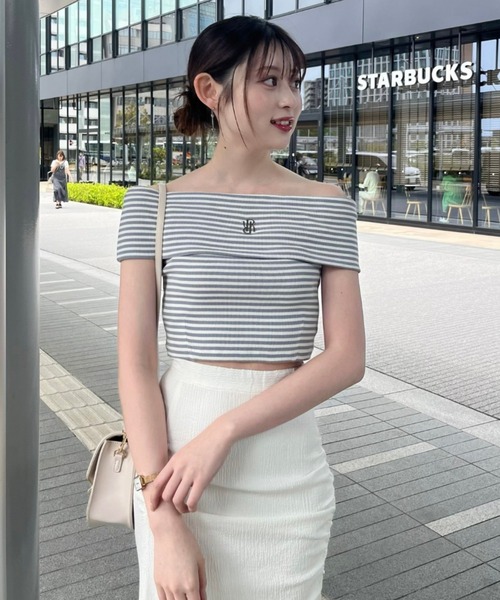 rienda(リエンダ)の「Rモチーフプレートカットトップス 夏服 半袖(Tシャツ/カットソー・レディース・ホワイト/ブラック系その他/ブラック/ブルー系その他/ベージュ系その他・FREE)」の5枚目の写真