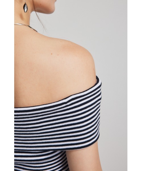 rienda(リエンダ)の「Rモチーフプレートカットトップス 夏服 半袖(Tシャツ/カットソー・レディース・ホワイト/ブラック系その他/ブラック/ブルー系その他/ベージュ系その他・FREE)」の11枚目の写真
