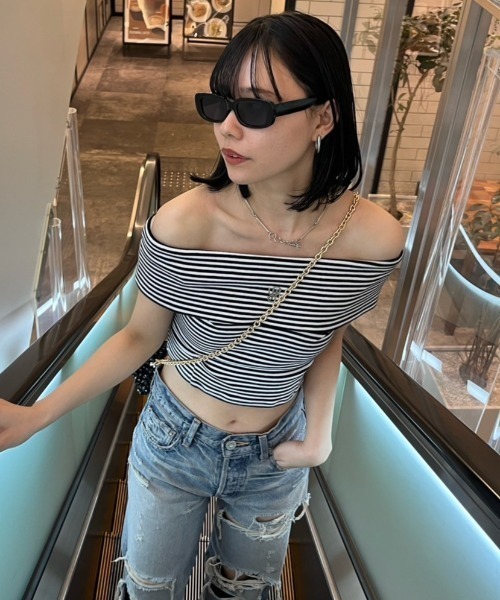 rienda(リエンダ)の「Rモチーフプレートカットトップス 夏服 半袖(Tシャツ/カットソー・レディース・ホワイト/ブラック系その他/ブラック/ブルー系その他/ベージュ系その他・FREE)」の6枚目の写真