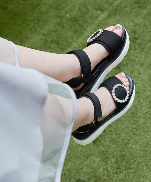 MAJESTIC LEGON(マジェスティックレゴン)の「ビジューバックルスポサン(サンダル・レディース・グレー/アイボリー/ブラック・MEDIUM/LARGE)」の3枚目の写真