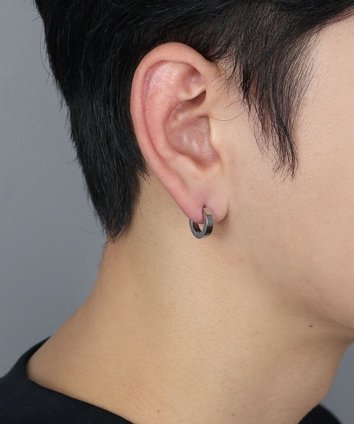 4INT.（フォイント）の「幅3mm フラット フープピアス / サージカル